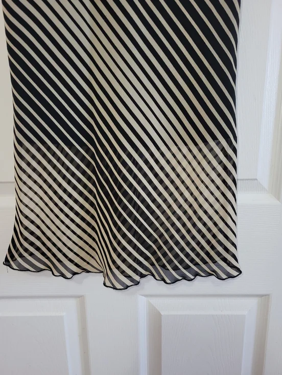 (M)🌺Vtg Classy Black/Beige Lined Diagonal Striped Fluted Midi Skirt W 13×L27" - Picture 4 of 5